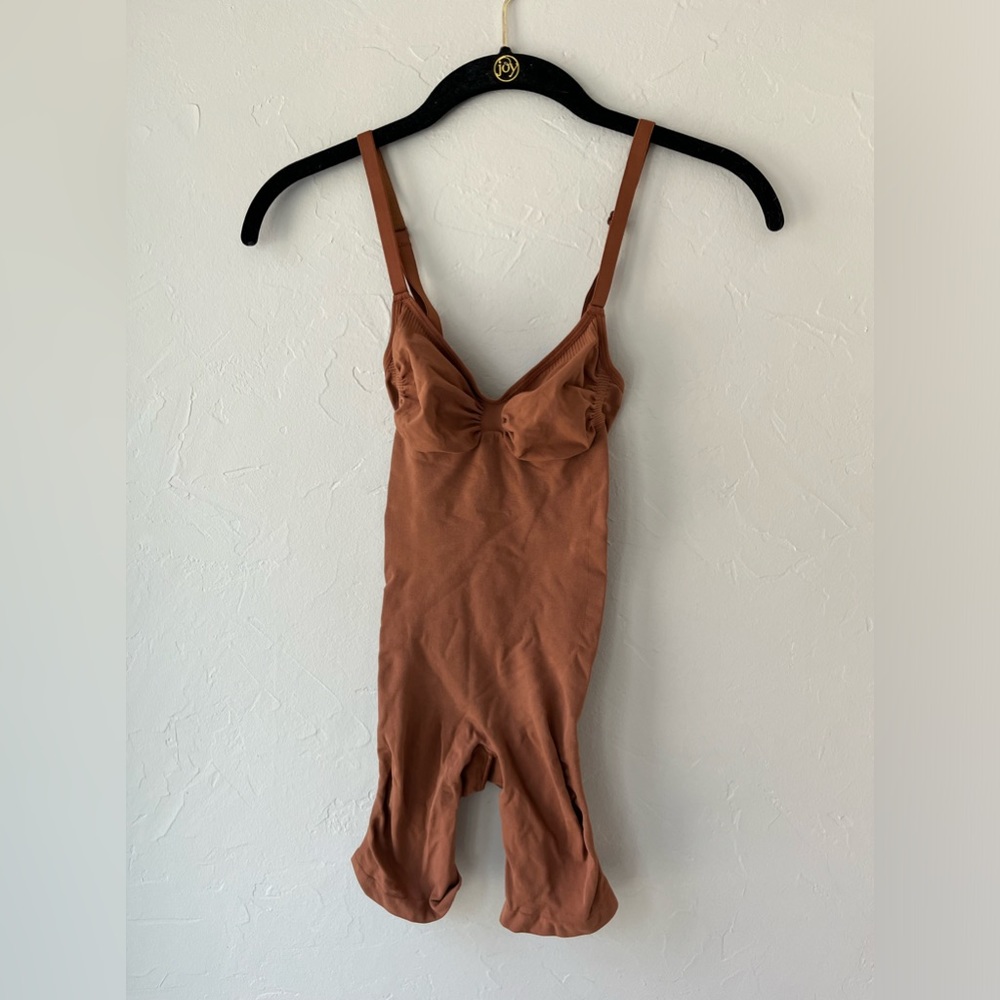 🧡NEW SKIMS SHAPEWEAR SEAMLESS SCULPT MID THIGH BODYSUIT IN BRONZE S L - Picture 4 of 5